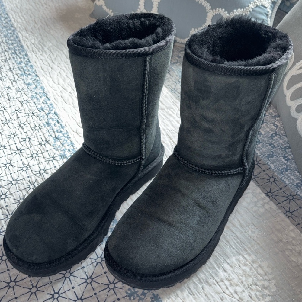 Ugg classic short II boots size 6 boots